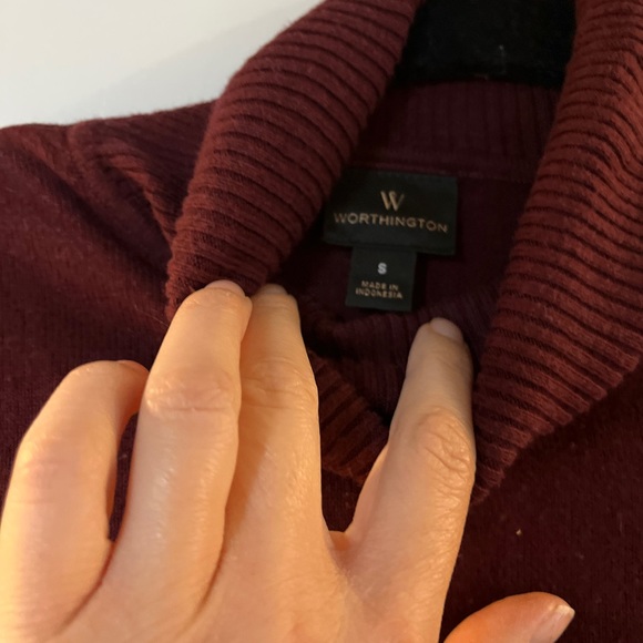 Beautiful maroon turtleneck sweater - Picture 2 of 4